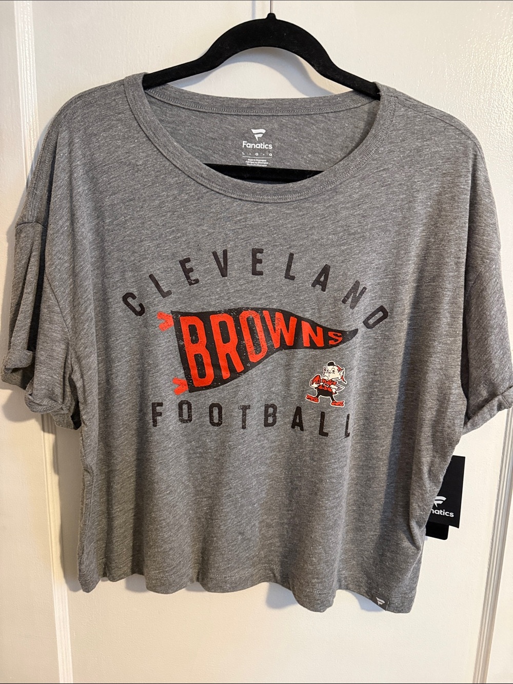 Fanatics Cleveland Browns long crop style distressed T-Shirt w/Brownie - large